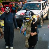 Die Menschen in El Salvador sind jedoch sehr kreativ und unterhalten uns während der Wartezeit mit verschiedenen Darbietungen. 
