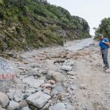 Steil und steinig führt der Weg berghoch in Richtung Gipfel. 
