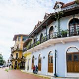 Schön gestaltete und neu renovierte Gebäude im Casco Viejo.
