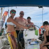 Unsere Mitsegler, von links die Argentinierin Ayhelene (die gute Fee des Hauses und super Köchin), Roger, David, unser Kapitän German sowie Claudia.
