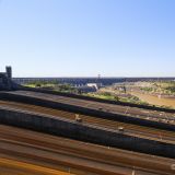 Der Itaipú staut den Rio Paraná, welcher mit 8'450 Kubikmeter pro Sekunde etwa dreimal soviel Wasser führt wie der Rhein.
