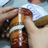 Wir als Mate-Liebhaber haben natürlich verschiedene Mate-Gefässe mit dabei. In Encarnación lassen wir uns eines speziell für uns eingravieren: PANAMERICANA 2014-2017. 
