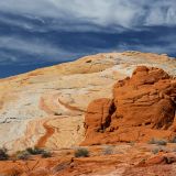 Das Valley of Fire bietet eine Unzahl an Wanderwegen - hier zum Beispiel auf dem Weg zur Fire Wave.
