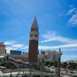 Das Venetian Hotel ist sowohl von aussen ...
