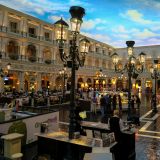Das ganze Ambiente ist gut klimatisiert im Innern des Hotel-Komplexes aufgebaut. 
