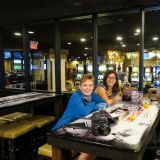 Schon zwei Tage darauf bekommen wir einen weiteren Kurzbesuch aus der Schweiz. Elsbeth (eine ehemalige Arbeitskollegin von Anita) und Pius verbringen zufälligerweise ihren Urlaub in Las Vegas. In der Hotelbar genehmigen wir uns einen Drink.
