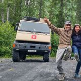 Im Flussbett des Exit Gletschers treffen wir uns mit unseren Freunden Sue und Peter.

