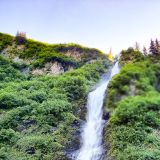 Wieder unterwegs, stossen wir auf einen Wasserfall mit dem treffenden Namen "Brautschleier-Wasserfall".
