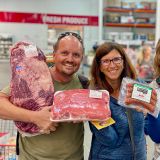 Zurück in Fairbanks ist Shopping im Costco (ähnlich CC in der Schweiz) angesagt. Roger alias Carnesito wird seinem Namen einmal mehr gerecht. (Foto gesponsert von Sue und Peter, www.ufbrechopf.ch)
