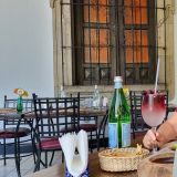 Übrigens hat Anita in Tequila ihr Lieblingsgetränk gefunden. Es heisst "Clericot" und besteht hauptsächlich aus Apfelsaft, Mineralwasser, klein gehacktem Obst und einem Schuss Rotwein. Hmm, lecker erfrischend :-)
