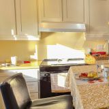 Im B&B von Louises Guesthouse geht es sehr familiär zu. Beim Frühstück erhalten wir viele wertvolle Tipps für die Weiterreise. 
