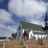 Egal wie klein das Dorf sein mag, eine Kirche ist immer an prominentester Stelle vorhanden. Hier ebenfalls in "Trinity". 

