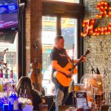 So gut wie in jeder Bar gibt es auch tagsüber live "Country-Musik" zu hören. 
