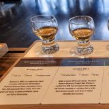Nun dürfen wir die verschiedenen Whiskey-Produkte degustieren. Unser Liebling war und bleibt der "Bourbon Whiskey" ganz links. :-)
