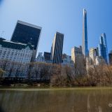 Blick auf das "Plaza Hotel" (links im Bild) vom "Central Park" aus.
