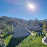 In "Gardiner", dem nördlichen Tor zum "Yellowstone National Park", werden wunderschöne Tipis als Unterkünfte vermietet.
