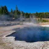 Ebenfalls im "West Thumb Geyser Basin" befindet sich der glasklare "Black Pool". 
