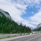 Unser Umweg führt uns durch den "Icefield Parkway", die wohl berühmteste Strasse Kanadas. 
