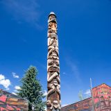 Totempfähle waren vorallem bei den Indianern der amerikanischen Nordwestküstenkultur verbreitet. 
