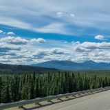 Vom Kayak wechseln wir wieder in den Duro und brausen weiter nordwärts. Mittlerweile sind wir im Yukon angekommen und fahren nun auf dem berühmten "Alaska Highway".
