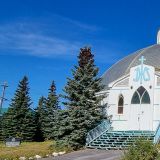 Die Hauptsehenswürdigkeit von Inuvik ist aber die im Iglu-Stil gebaute Kirche. 
