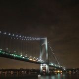 Wir erreichen die Ostkueste Amerikas und fahren langsam in den Hafen von New York ein.
