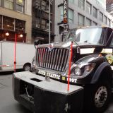 Tja, mit den Oekomobilen hats die NYC Police nicht so recht. Wieso auch, der Sprit ist ja so billig.
