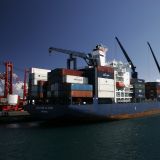 Vorbei fahren wir an unserem schwimmenden zu Hause, der "CMA CGM LA TOUR". 
