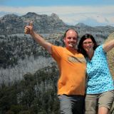 Yes, we did it. Hier haben wir das Wahrzeichen des Mt. Buffalo N.P. erklommen, den Monolithen.
