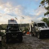 Oliver und Jeannine aus Bern sind ebenfalls mit ihrem CH-Fahrzeug in Australien unterwegs. Wir haben sie erstmals im "Mimosa Rocks N.P." und dann hier im "Croajingoling N.P." wieder getroffen. Rebelde posiert hier mit Kaspah. 
