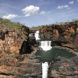 Und hier sind sie also, die "Mitchell Falls". Unglaublich wie die Natur so etwas schaffen konnte. Wir sitzen bestimmt länger als eine Stunde auf "unserem" Felsen und schauen einfach nur dieses Panorama an. Alle sind wir uns einig, der Umweg von 500km hat sich mehr als gelohnt. 
