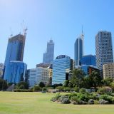 Von Fremantle fahren wir mit dem Zug hinein nach Perth, der Hauptstadt Westaustraliens. 
