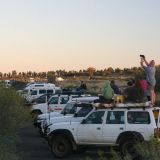 Auf der "Sunset-Viewing Parking Area" beim Ayers Rock. Wie man sieht, wir sind nicht alleine. 
