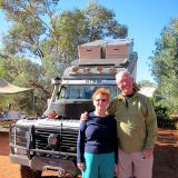 Unglaubliches Wiedersehen mit Norman und Barbara aus England. Die Beiden haben wir 2005 in Ushuaia (Argentinien) das erste Mal gesehen und jetzt hier in Yulara wieder getroffen. 
