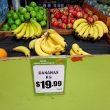 Damit ihr seht wohin unsere "Batzeli" so schnell verschwinden. Australien ist ein extrem teures Reiseland und mit CHF 20.00 pro Kilo Bananen sicher ein Rekordhalter im Hochpreissegment. 
