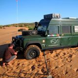 Aber es war ja nicht alles nur Schoggi. Auch das gab's und nicht nur einmal. Rebelde hat sich verbuddelt. Aber mit Norman's "Snatch Strap" konnten wir unseren Landy schnell vom Sand befreien. 

