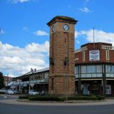 Das Wahrzeichen von Coonabarabran, der Clocktower.
