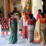 Der "Sri Veerama Kaliamman Tempel" in Singapur wird immer noch für Feierlichkeiten und Zeremonien aufgesucht. Wir durften bei einer Zeremonie zuschauen, haben aber erst Bilder gemacht als es vorbei war. 
