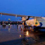 Das macht Spass...... Mit einer Propeller-Maschine der "Bangkok Airways" starten wir in unsere Ferien nach Koh Samui. Das hier übrigens ein paar Leute wieder ausgestiegen sind und es sich anders überlegt haben, soll ja nichts bedeuten. 
