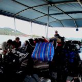 Mit einem alten Dampfer, vollgestopft mit Backpackern, schippern wir rüber auf die Nachbarinsel "Koh Phangan". 
