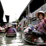 Von Bangkok aus machen wir einen Abstecher zu dem schwimmenden Markt von "Damnoen Saduak", welcher sich 110km südwestlich befindet. 
