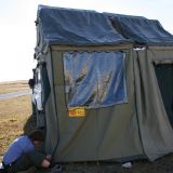 Experiment Wohnbauförderung: Man nehme zwei Landys, zwei Dachzelte Marke Eezy-Awn und eine clevere Idee.....
