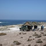 Ein lauschiges Plätzchen am Pazifik. Obwohl wir uns hier in der Atacama-Wüste befinden, ist es uns doch zu kalt um zu baden
