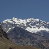 Wenn man dieses Foto anblickt denkt man, ist ja nichts besonderes. Im Hintergrund befindet sich jedoch der höchste Berg der beiden Amerikas. Der Aconcagua mit 6959m, diesmal bei traumhaftem Wetter
