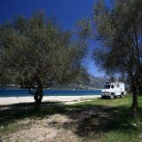 Wenige Kilometer südlich von Igoumenitsa finden wir einen herrlichen Übernachtungsplatz direkt am Strand. 
