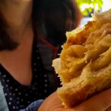 Ein Einheimischer erklärt uns, dass wir unbedingt "Bugace" probieren müssen, dies wäre eine Spezialität von dieser Region. Ein Butterschmalz-Brötchen mit Butter bestrichen, damit es so richtig schön fettig ist. Uff, da braucht man anschliessend definitiv noch einen Raki dazu. 
