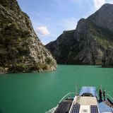 Denn die Fahrt über den Koman-Stausee wird als auch die "Hurtigruten" von Albanien bezeichnet.
