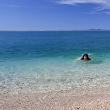 Und bei erfrischenden 15 Grad Wassertemperatur darf doch ein Bad im Wasser nicht fehlen :-). 
