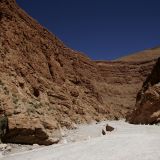 Die Todra-Schlucht ist berühmt für die steilen, roten Felswände.
