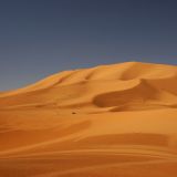 Sanddünen soweit das Auge reicht.
